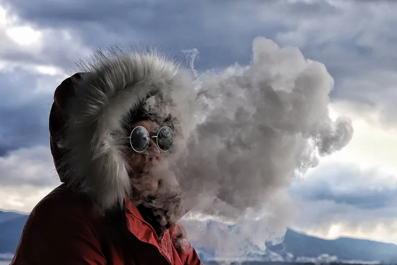 Reading the Room: How to Vape Smart in Outdoor and Semi-Public Spaces